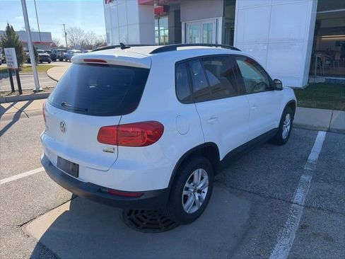 Used 2017 Volkswagen Tiguan S image 7