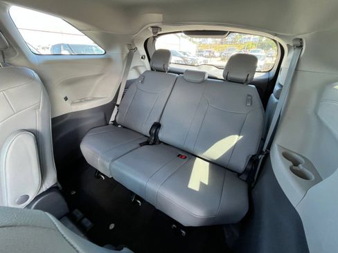 Used 2023 Toyota Sienna XLE FWD image 26