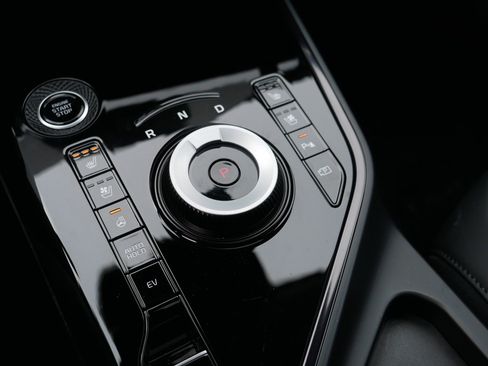 Used 2023 Kia Niro SX Touring image 24