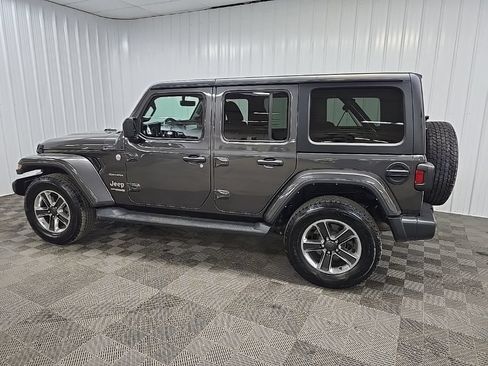 Used 2022 Jeep Wrangler Unlimited Sahara w/ Cold Weather Group AWD/4WD image 4