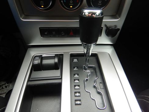 Used 2009 Jeep Liberty Limited w/ Premium Group AWD/4WD image 15