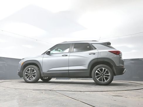 Used 2025 Chevrolet TrailBlazer LT w/ Driver Confidence Package image 30