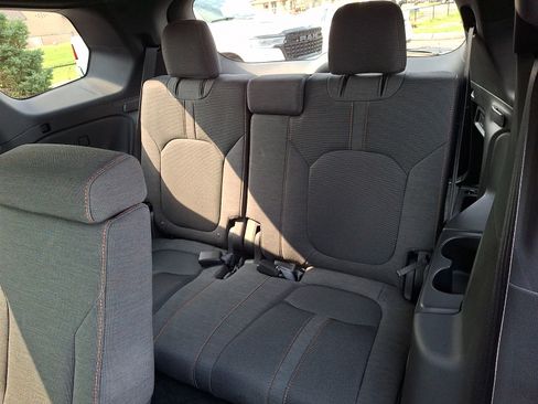 Used 2025 Honda Pilot Sport image 10