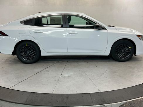 New 2026 Nissan Sentra SV FWD image 6