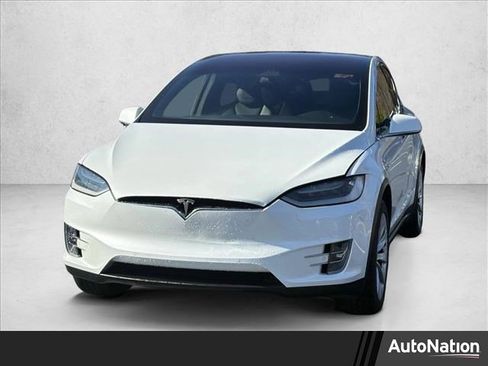 Used 2019 Tesla Model X 75D image 1