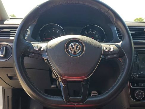 Used 2017 Volkswagen Passat 1.8T SEL Premium FWD image 21