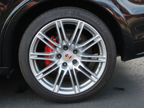 Used 2014 Porsche Cayenne GTS AWD/4WD image 30