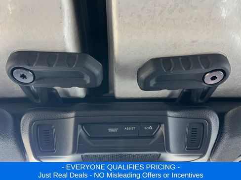 New 2025 Jeep Gladiator Rubicon w/ Convenience Group image 20