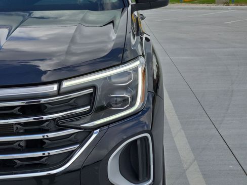 Used 2025 Volkswagen Atlas SE image 11