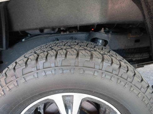 Used 2016 Toyota Tacoma TRD Sport w/ Premium & Technology Package image 29