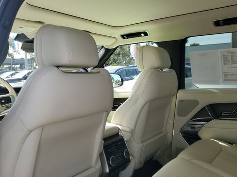 Used 2024 Land Rover Range Rover SE image 12