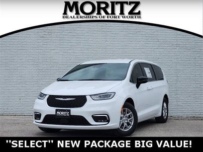 New 2025 Chrysler Pacifica Select