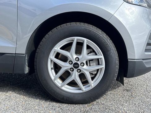 Used 2024 Ford Edge SE image 3