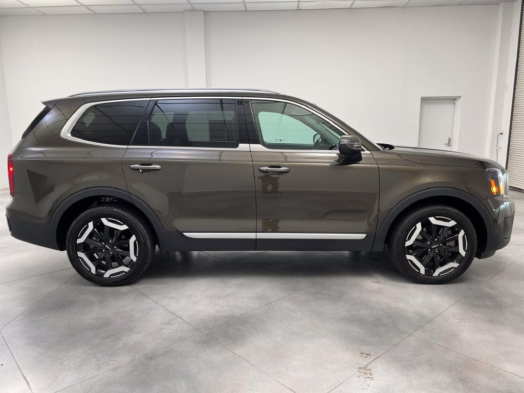 Used 2025 Kia Telluride S FWD image 10