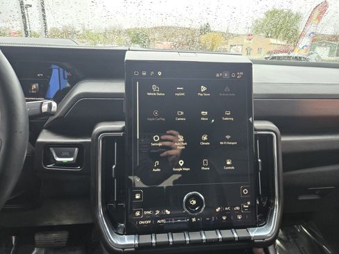 Used 2025 GMC Yukon Denali w/ Sun & Power Step Package image 17