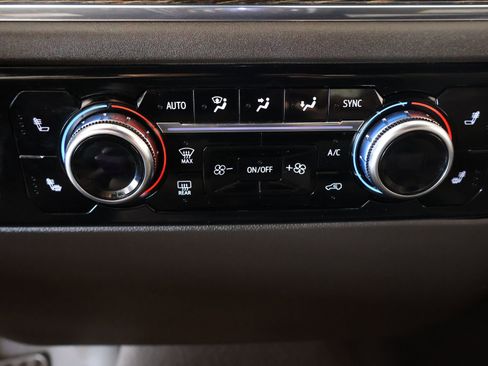 Used 2024 GMC Sierra 1500 SLE w/ Preferred Package image 7