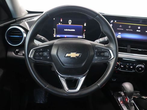 Used 2024 Chevrolet Trax LT w/ Driver Confidence Package FWD image 9