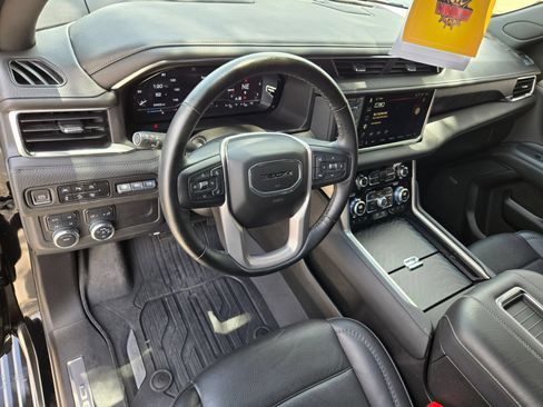 Used 2023 GMC Yukon XL Denali AWD/4WD image 10