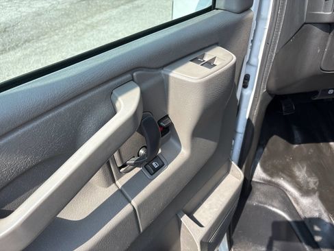 Used 2017 Chevrolet Express 2500 RWD image 19