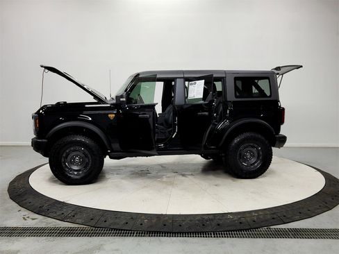 Used 2025 Ford Bronco Badlands image 12