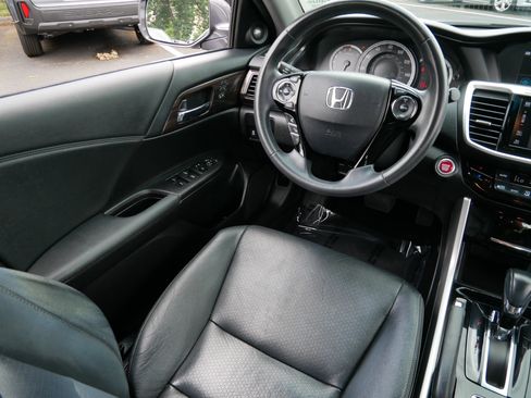 Used 2017 Honda Accord EX-L image 9