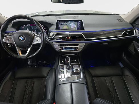 Used 2022 BMW 750i xDrive w/ Luxury Rear Seating Package AWD/4WD image 12