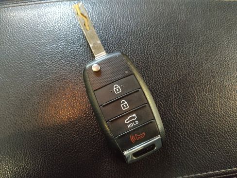 Used 2020 Kia Optima LX image 32