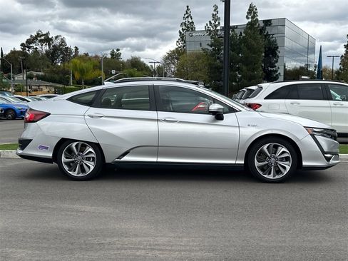 Used 2018 Honda Clarity Touring image 2