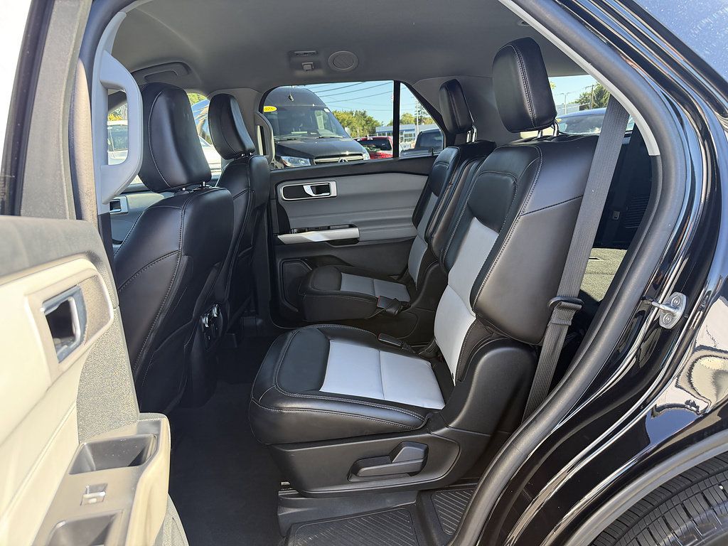 Certified 2022 Ford Explorer XLT w/ Equipment Group 202A AWD/4WD image 11