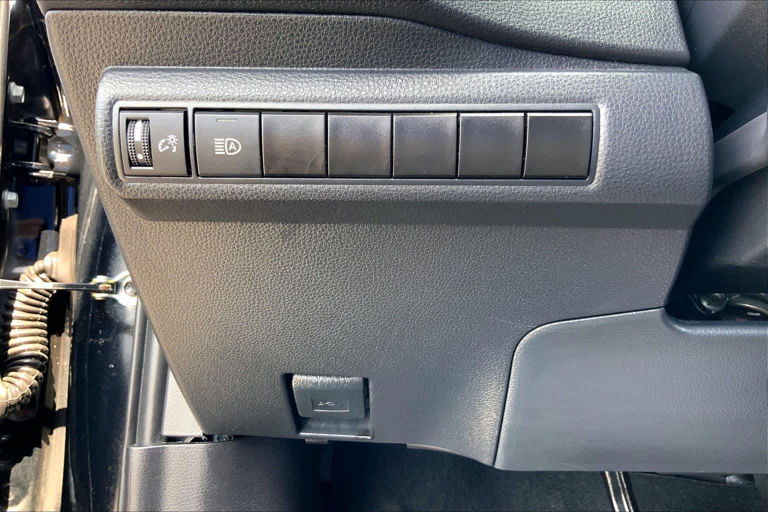 Used 2024 Toyota Corolla LE FWD image 33