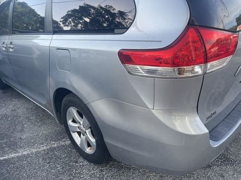 Used 2014 Toyota Sienna LE FWD image 13