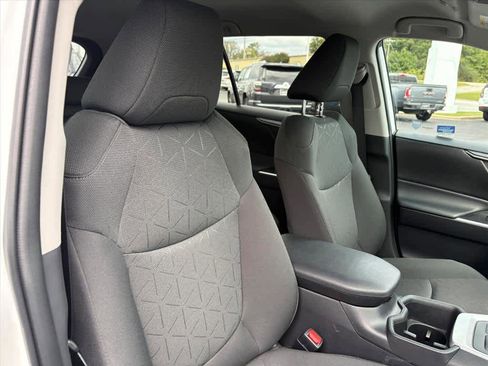 Used 2024 Toyota RAV4 XLE image 6