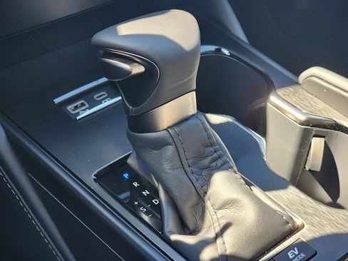 Certified 2025 Lexus ES 300h F Sport w/ Accessory Package (Z1) image 38