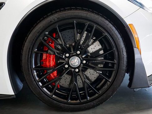 Used 2019 Chevrolet Corvette Z06 w/ Z07 Performance Package image 50