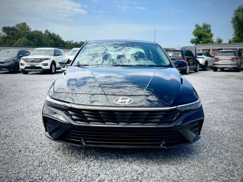 Used 2025 Hyundai Elantra SE FWD image 6