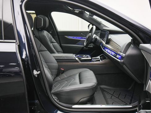 Used 2024 BMW 760i xDrive w/ Premium Package 2 image 47