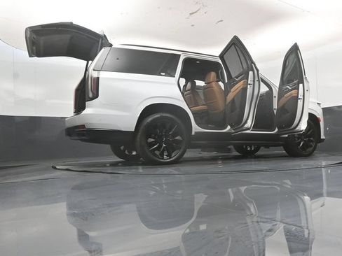 Used 2021 Cadillac Escalade Sport w/ LPO, Illumination Package AWD/4WD image 64