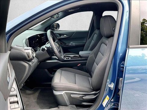 Used 2026 Chevrolet Equinox LT w/ Safety and Technology Package FWD image 28