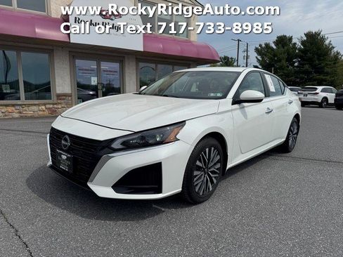 Used 2024 Nissan Altima 2.5 SV w/ SV Premium Package AWD/4WD image 3