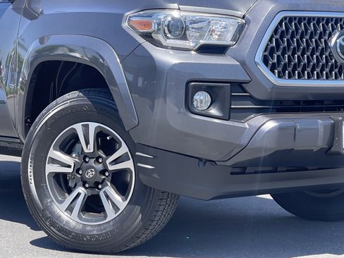 Used 2019 Toyota Tacoma TRD Sport w/ Technology Package RWD image 3