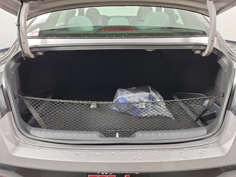 New 2025 Hyundai Elantra Limited image 36