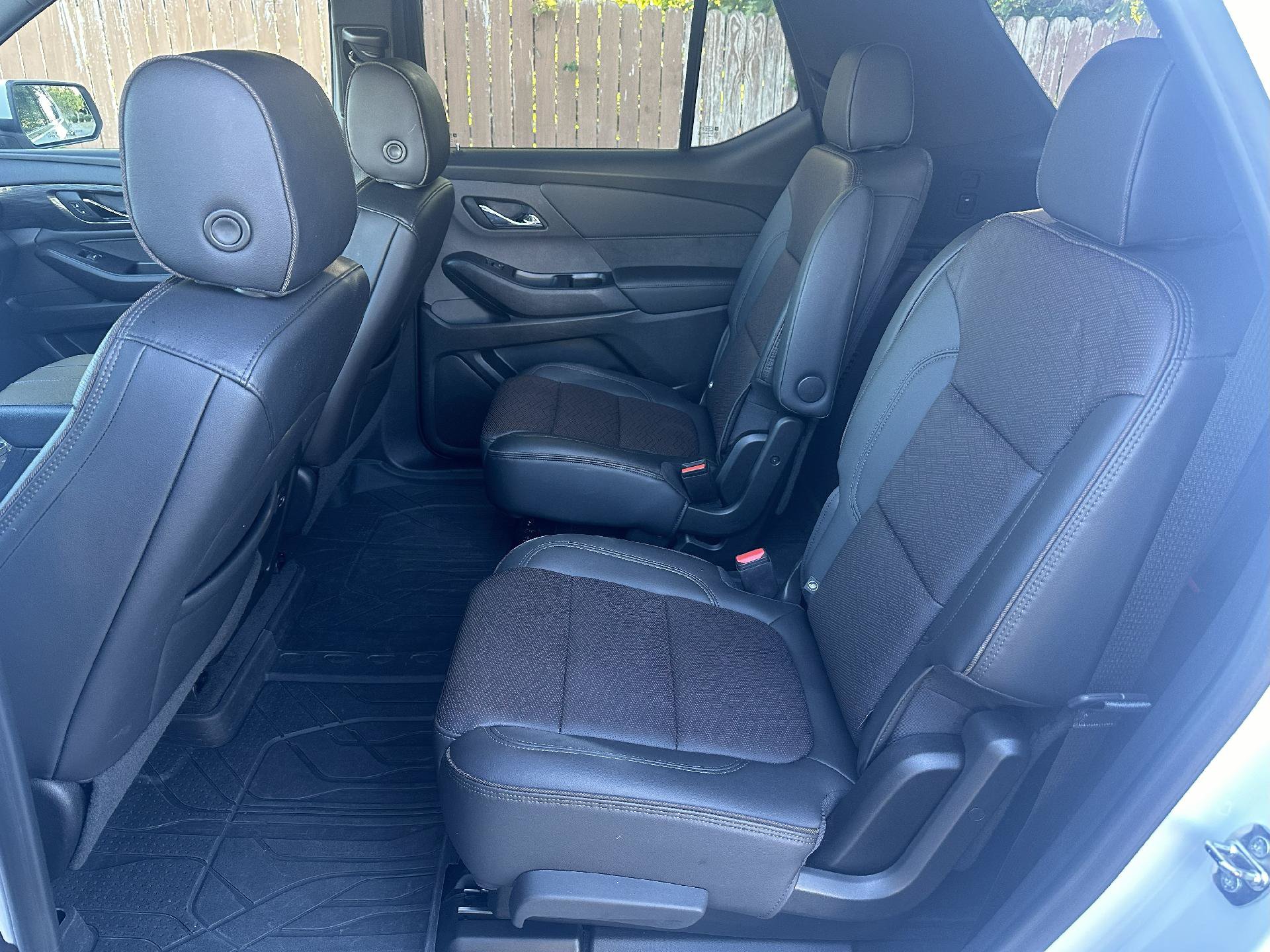 Used 2022 Chevrolet Traverse High Country w/ LPO, Floor Liner Package AWD/4WD image 23