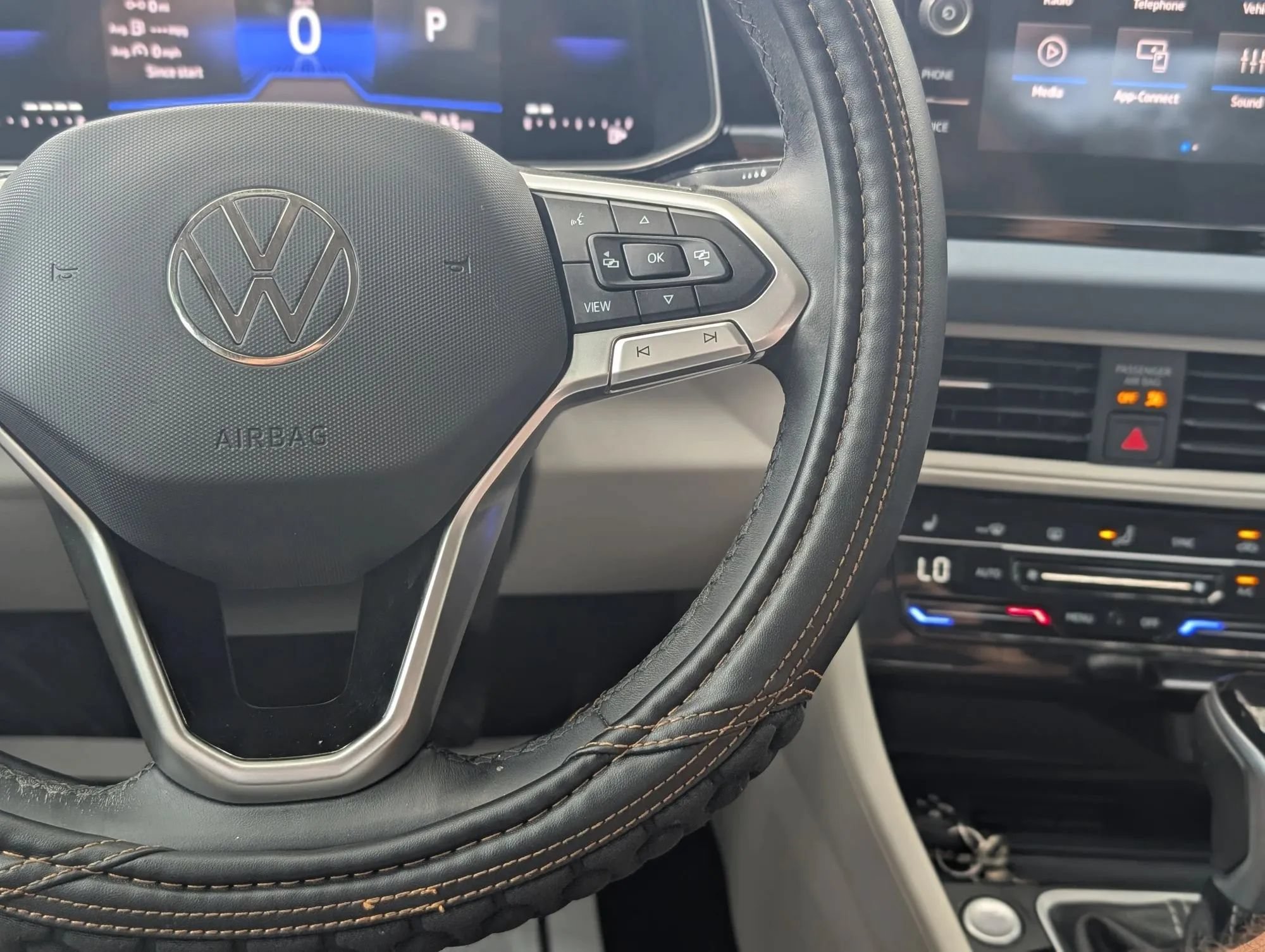 Used 2025 Volkswagen Jetta SE w/ Black Wheel Package FWD image 29