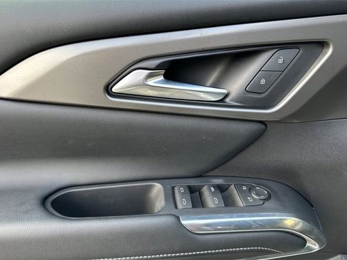 Used 2024 Chevrolet Traverse LT image 11