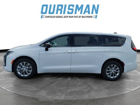 New 2027 Chrysler Pacifica Select w/ Family Tech Group AWD/4WD image 3