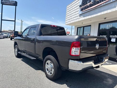 Used 2024 RAM 2500 Tradesman w/ Chrome Appearance Group AWD/4WD image 7