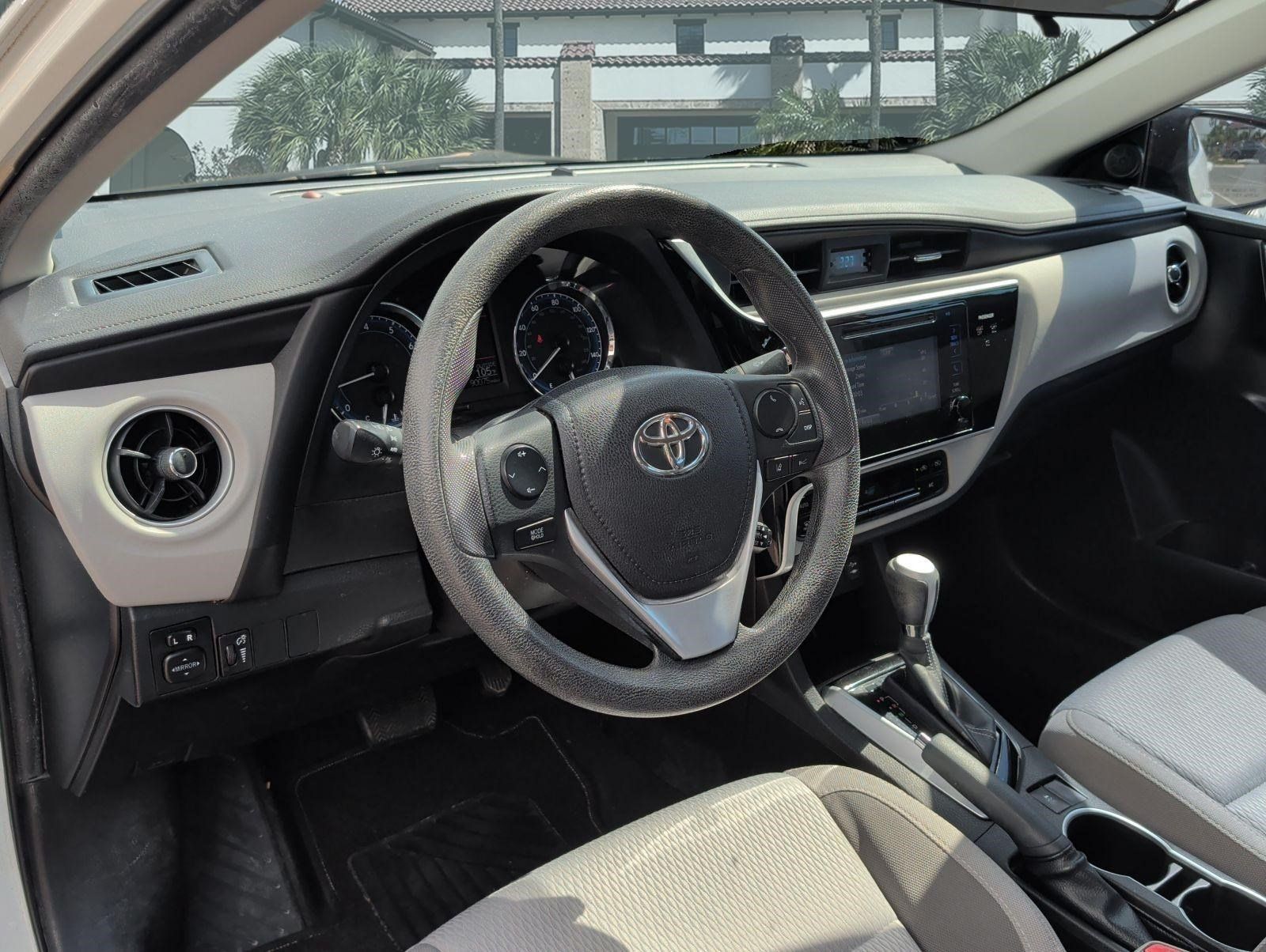 Used 2017 Toyota Corolla LE FWD image 12