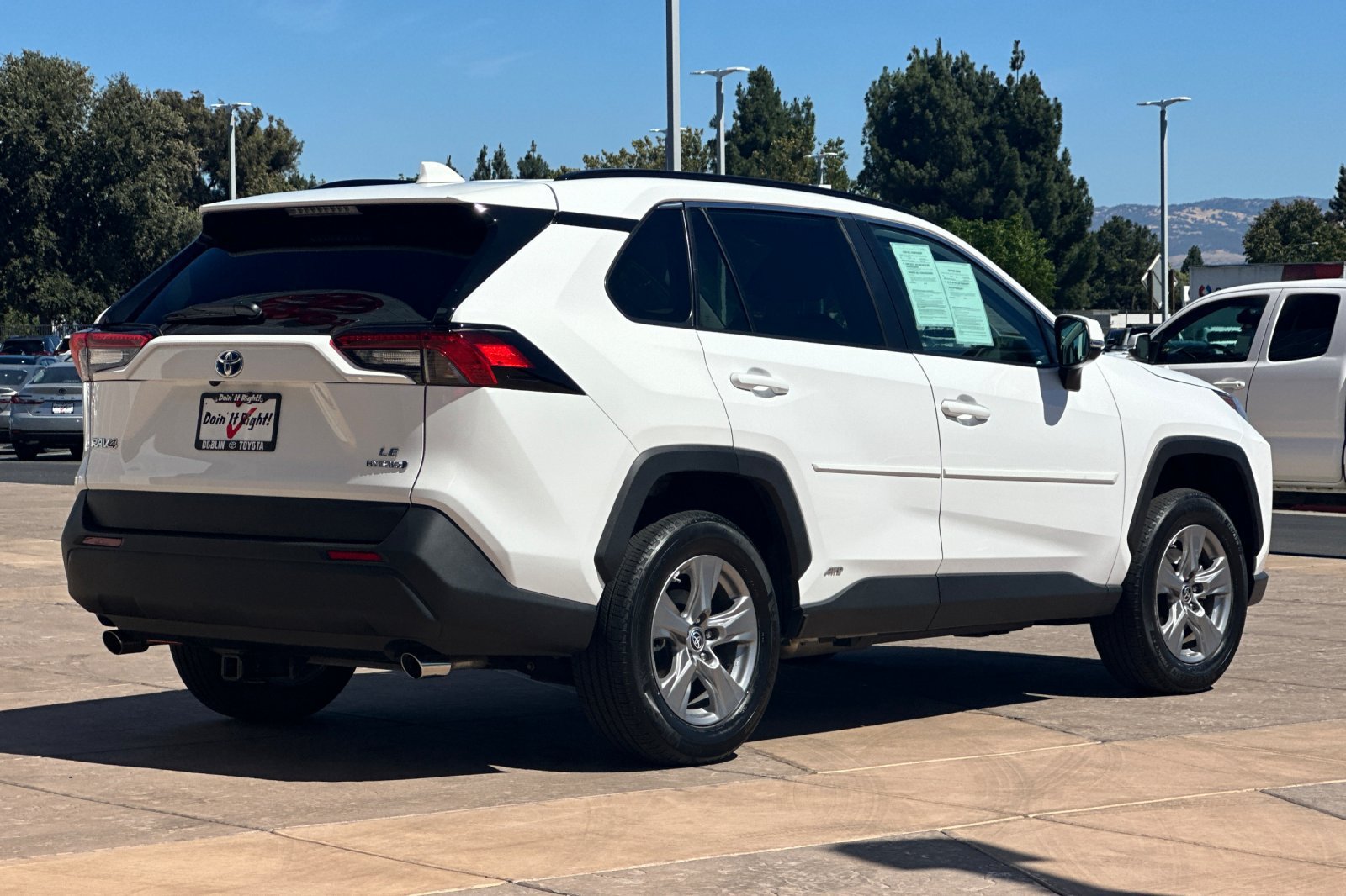 Used 2024 Toyota RAV4 LE AWD/4WD image 4