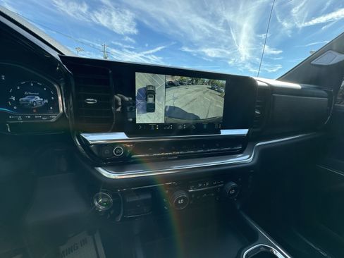 Used 2022 Chevrolet Silverado 1500 High Country w/ High Country Premium Package image 15