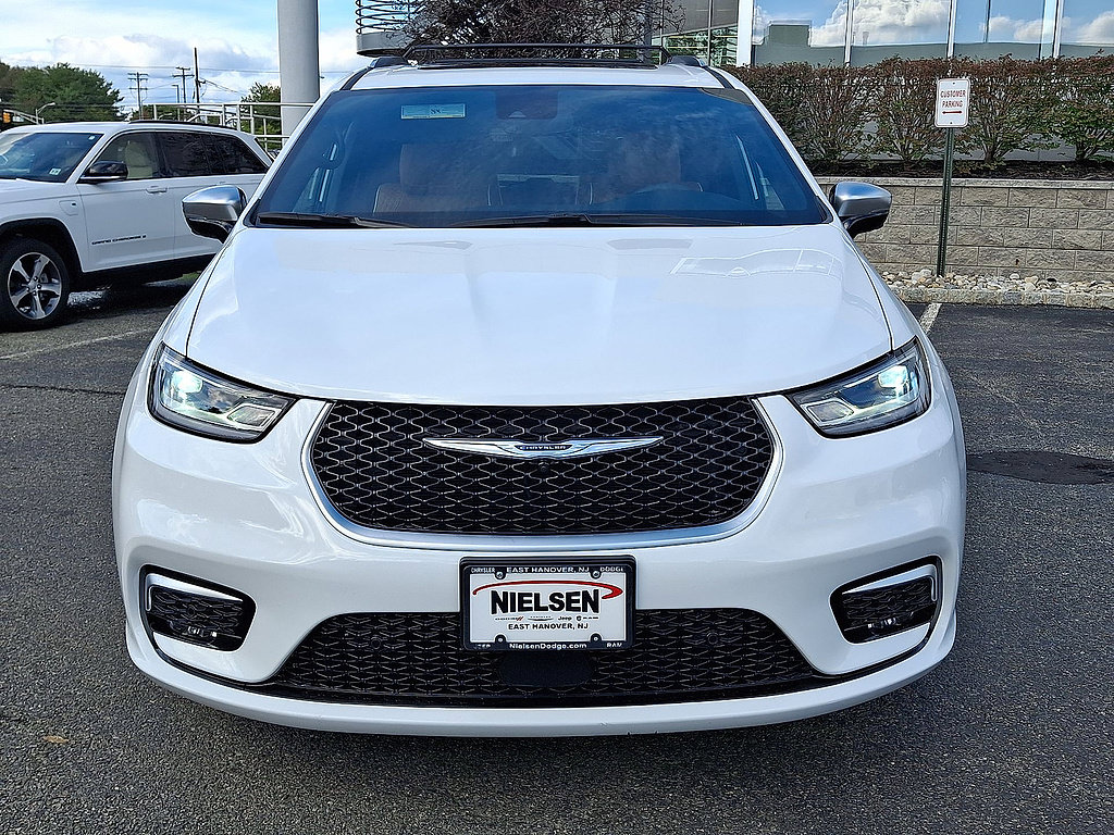 Used 2025 Chrysler Pacifica Pinnacle FWD image 35